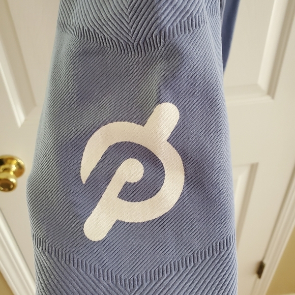 Peloton Nux brand Festive Blue Shapeshifter Legging - Picture 4 of 6